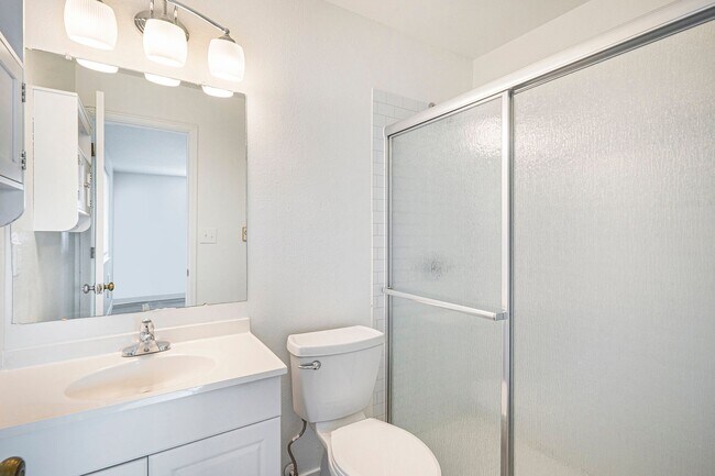 Building Photo - Spacious 3-Bedroom Upper Unit with Garage & Private Yard