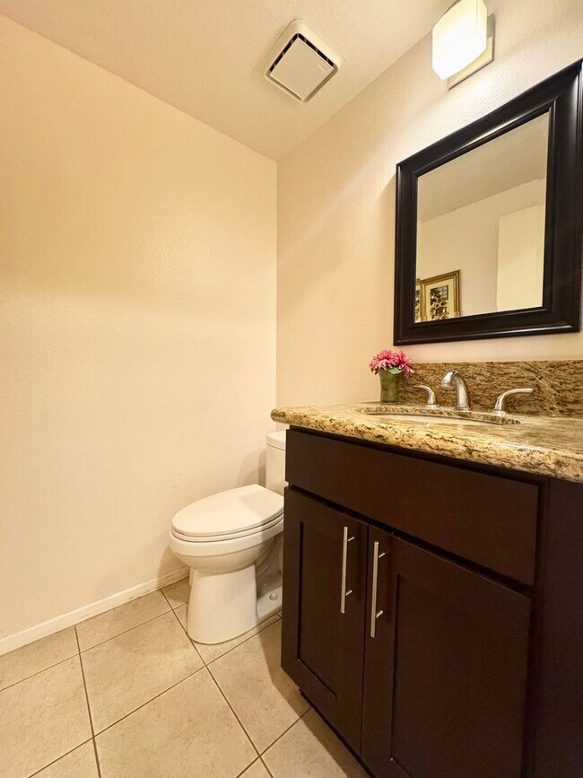 Building Photo - *** Charming 4 bed 3.5 bath Alhambra Townhome ***