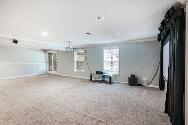 Building Photo - 107 Deer Field Hills