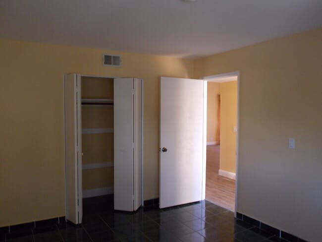 Building Photo - 524 Shorebird Cir