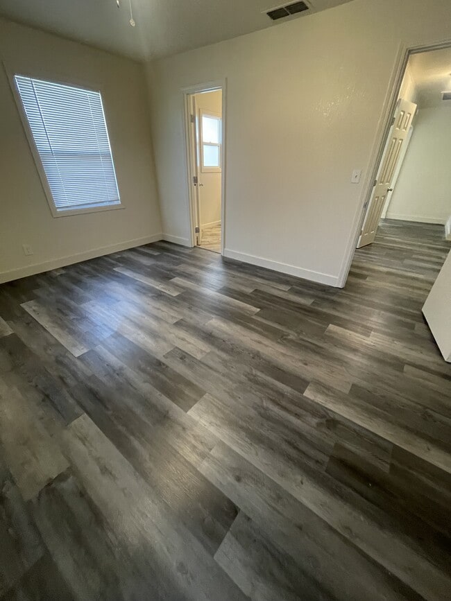 Building Photo - 1215 Whyler Rd