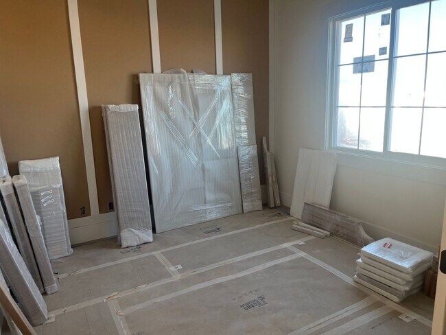 Building Photo - Gorgeous 6 bedroom with pool