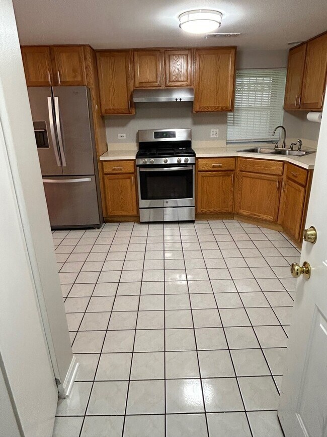 Building Photo - 2634 N Talman Ave