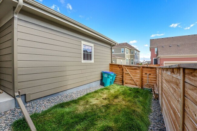 Building Photo - Beautiful 2-Bedroom, 2.5-Bath Townhome in ...