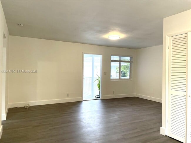 Building Photo - 601 S 19th Ave