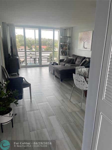 Building Photo - 111 Royal Pk Dr