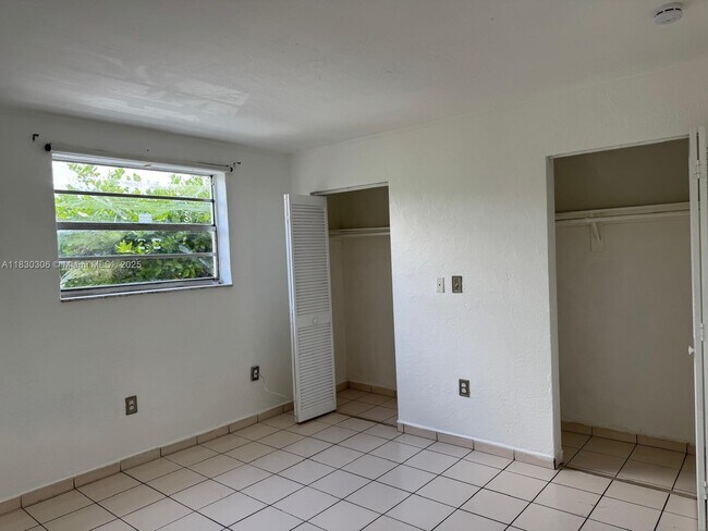 Building Photo - 4655 Palm Ave
