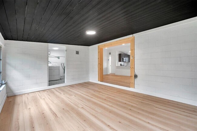 Building Photo - 209 Southeast Jefferson Cir N
