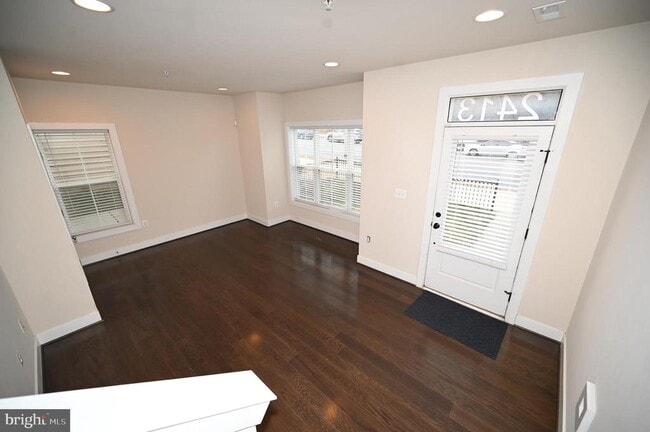 Building Photo - 2413 Glenallan Ave