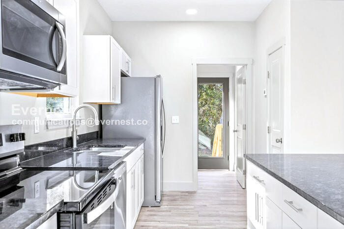 Building Photo - 1617 Roanoke Ave