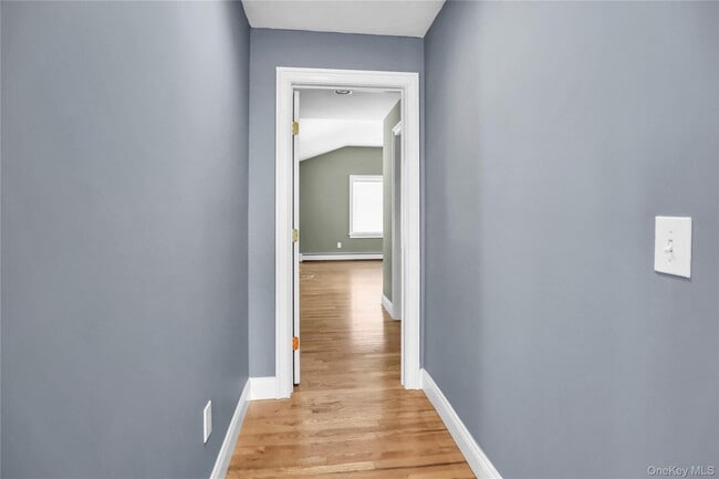 Building Photo - 11 Onyx Dr