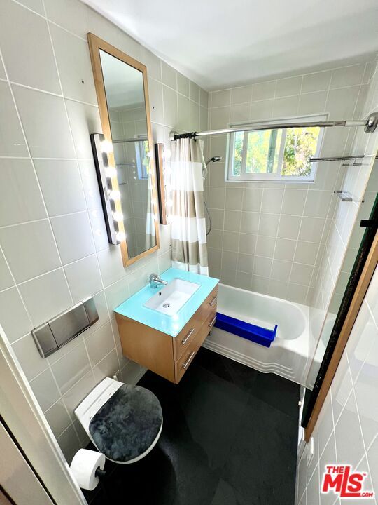 Building Photo - 721 Cedar St