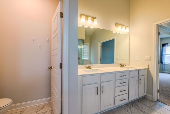 Building Photo - 1670 Branthaven Ln