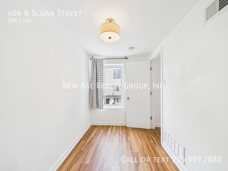 Building Photo - 404 Sloan St