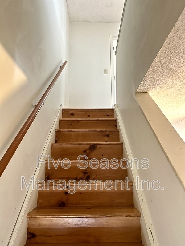 Building Photo - 115-7 North Winooski Avenue - 7