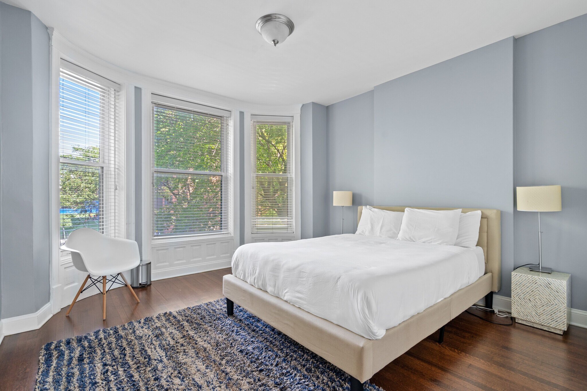 Building Photo - 913 W Belden Ave