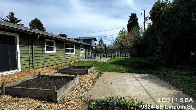 Building Photo - Vibrant 3BD | 1.5BA Home w/ Yard - SE Portland