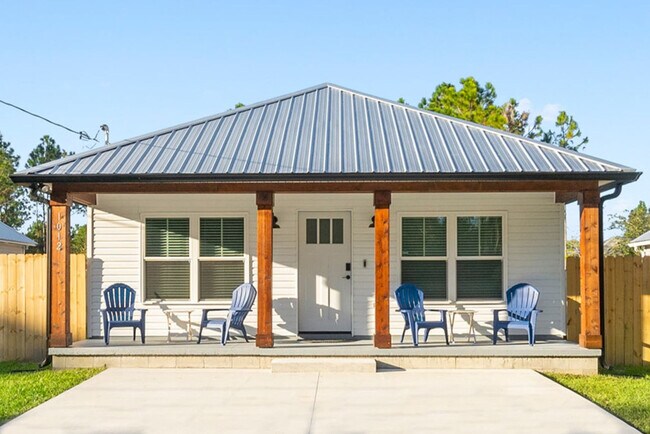 Building Photo - 1004 Josiah St