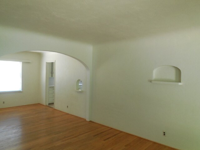 Building Photo - CHARMING GARDEN TRACT HOME