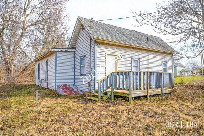 Building Photo - 1219 W 20th St