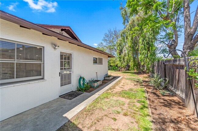 Building Photo - 1281 La Colina Dr