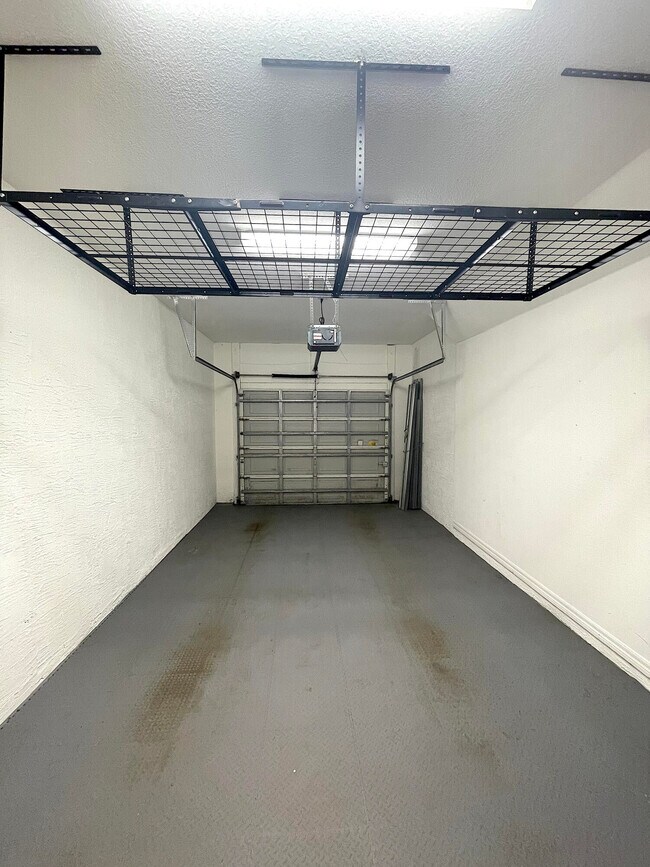 Building Photo - 1840 Sandhill Crane Dr