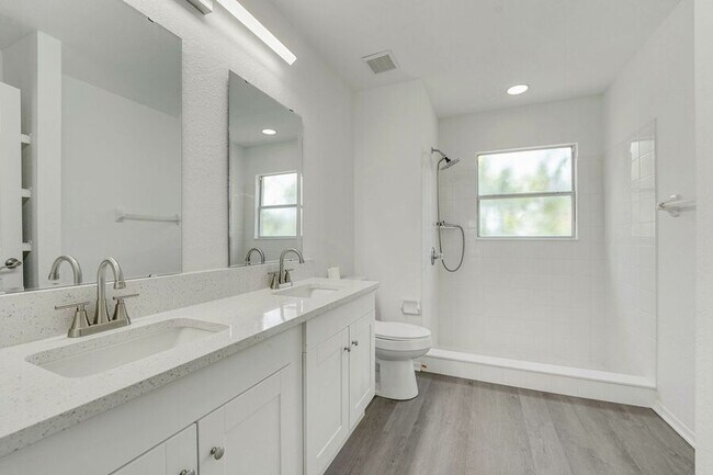 Building Photo - 529 Terranova Cir