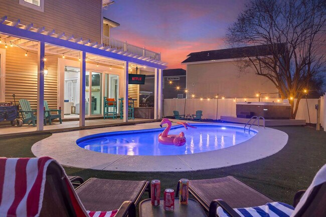 Building Photo - 4456 Luke Ave