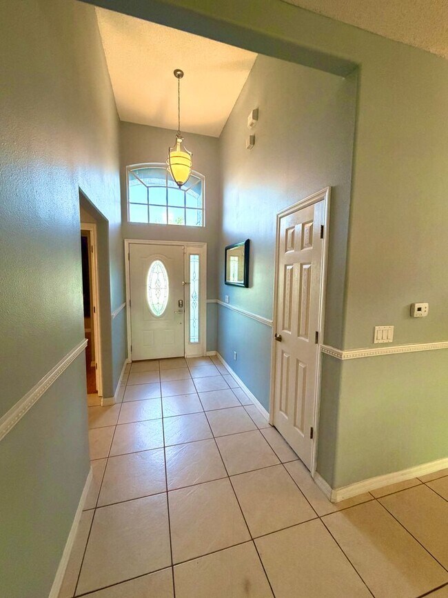 Building Photo - 2498 River Ridge Dr