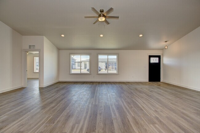 Building Photo - 1342 S Justice Ave