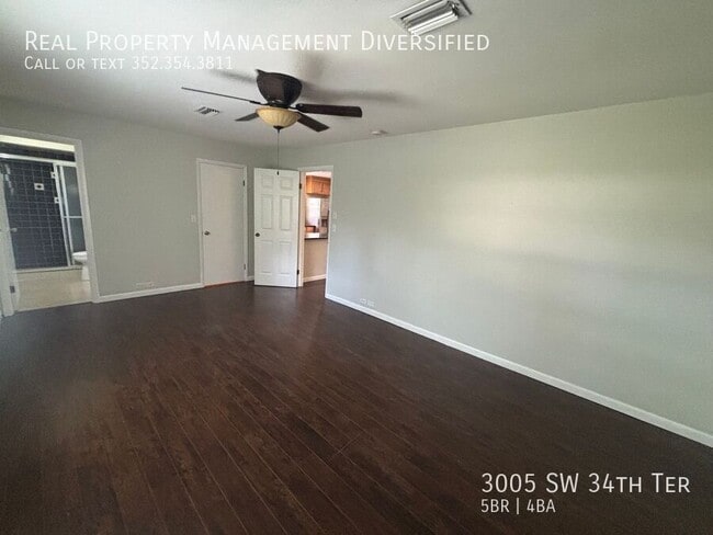 Building Photo - 3005 SW 34th Terrace