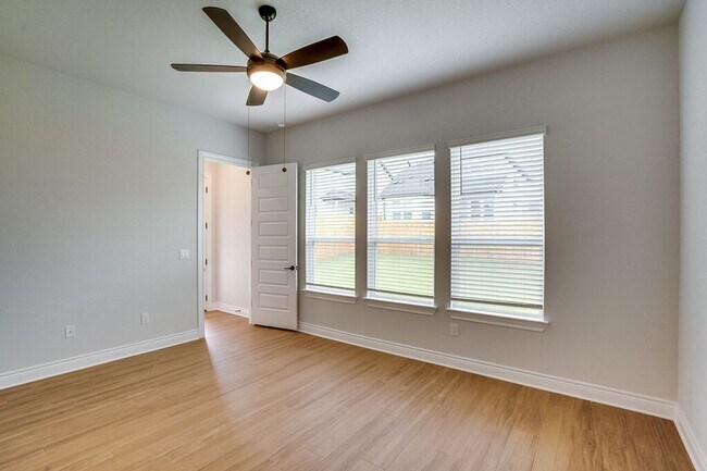 Building Photo - 4817 Seadrift Dr