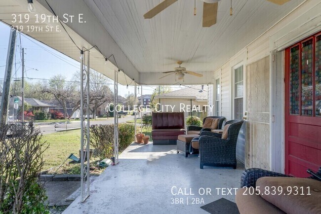 Building Photo - 319 19th St E