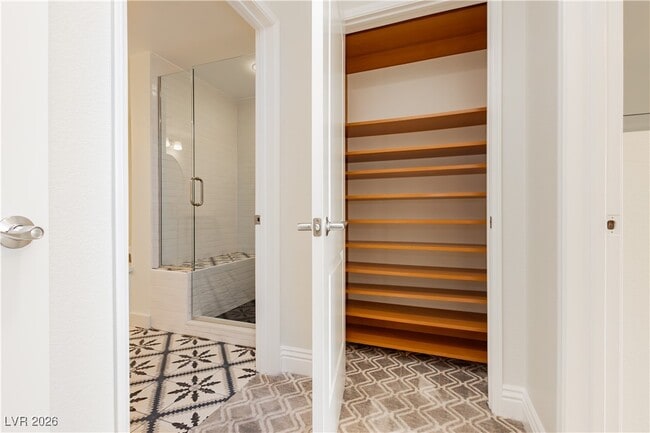 Building Photo - 2220 Village Walk Dr