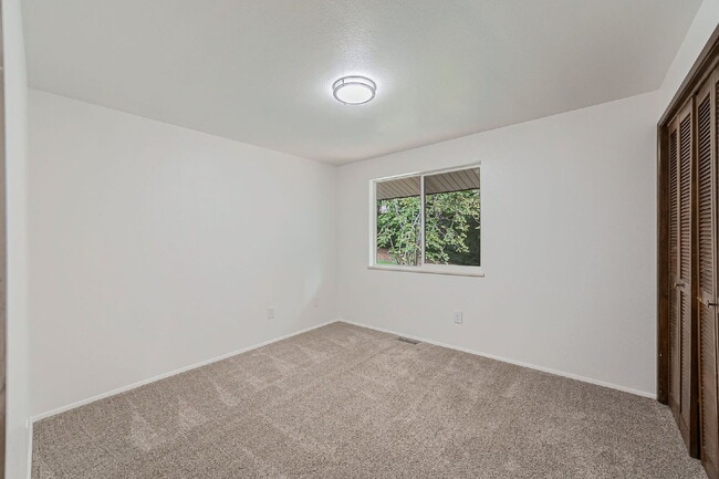 Building Photo - 13918 SE 23rd St