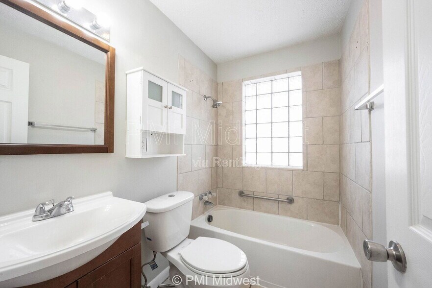 Building Photo - 5005 Indianola Ave