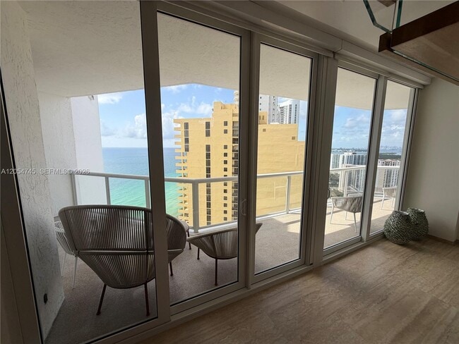 Building Photo - 16425 Collins Ave