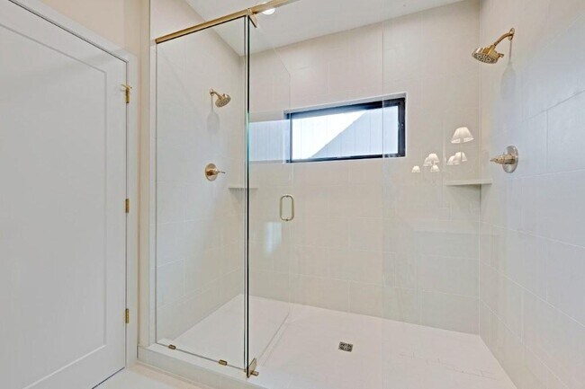 Building Photo - 16649 Garnett St