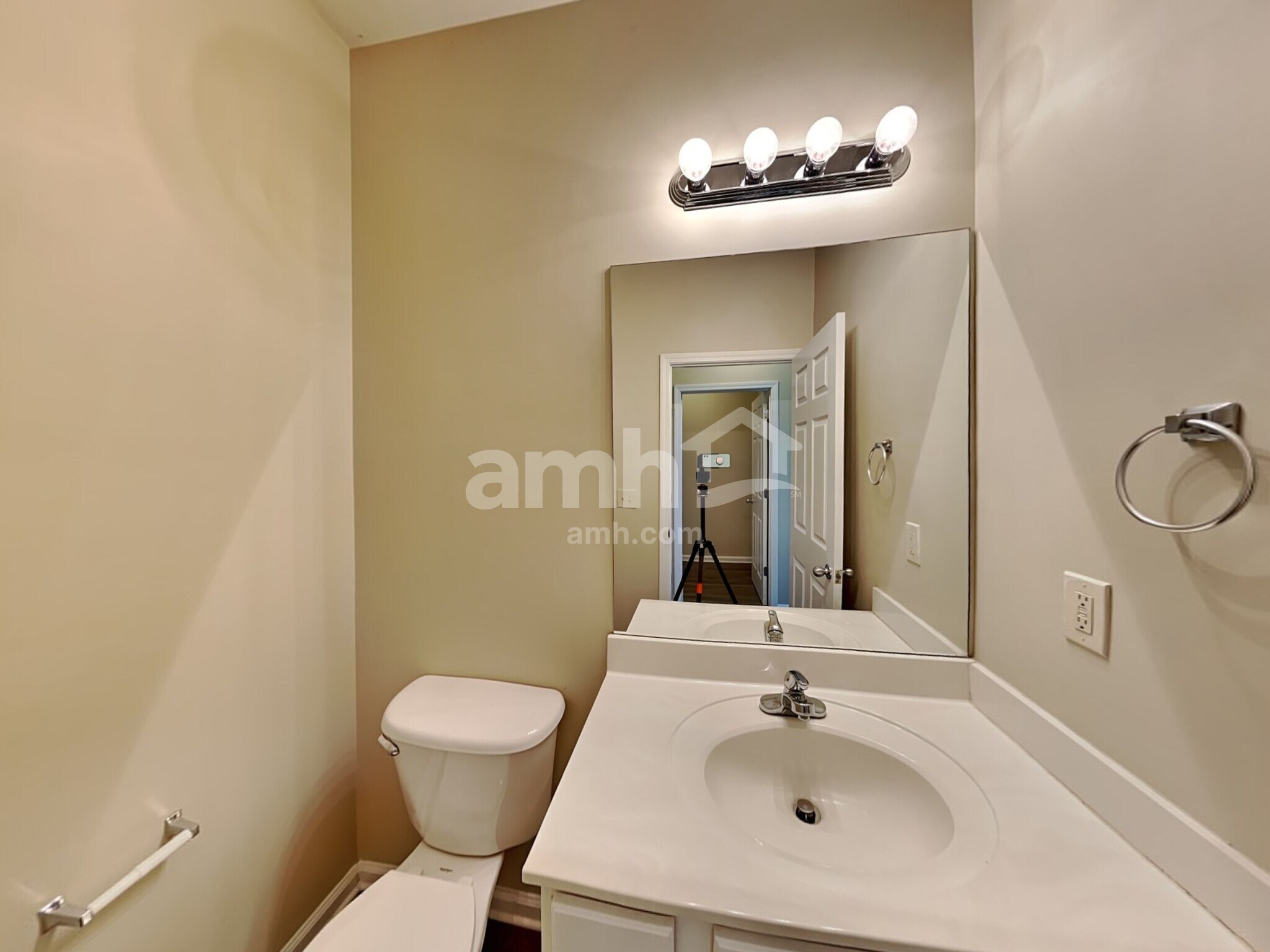 Building Photo - 208 Cole Ct