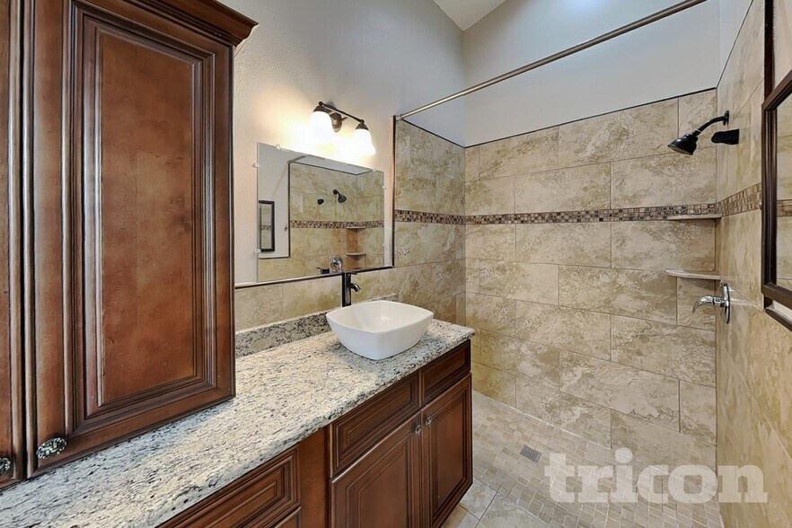 Building Photo - 1115 Hardwood Dr