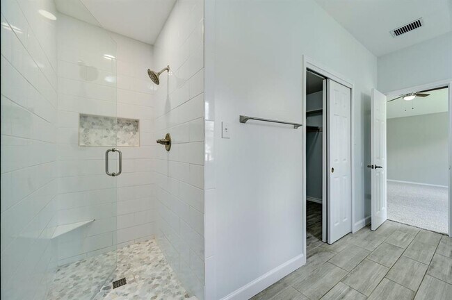 Building Photo - 15316 Ecorio Dr