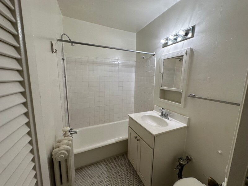 Building Photo - 1914 N Prospect Ave