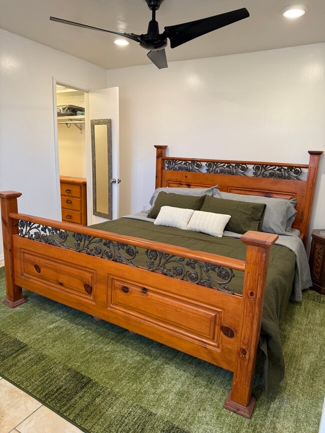 Building Photo - 1388 Siwanoy Dr