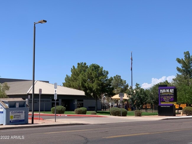 Building Photo - 1078 W Heather Ave