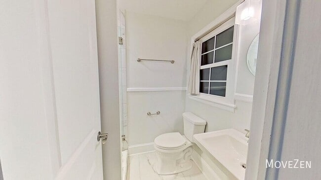 Building Photo - 1200 Dresden Dr W