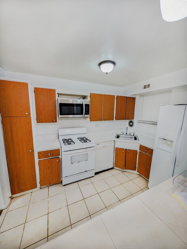 Building Photo - 11402 Cherry Hill Rd