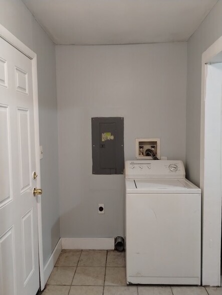 Building Photo - 4331 Wolf Rd