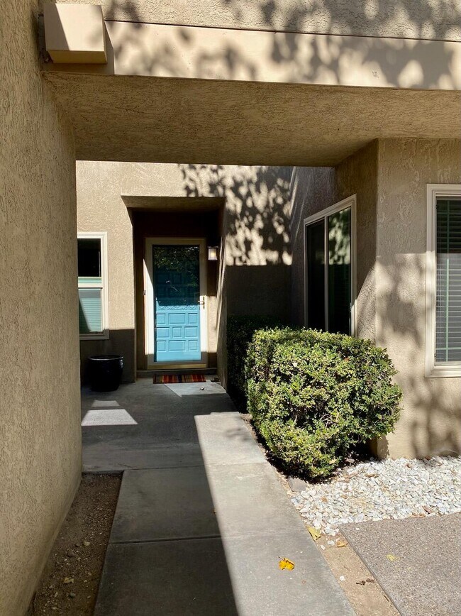 Building Photo - 9747 Village Green Dr NE