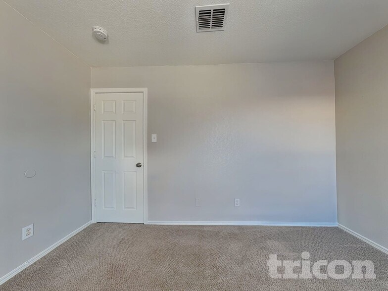 Building Photo - 160 Hinge Path