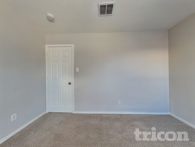 Building Photo - 160 Hinge Path